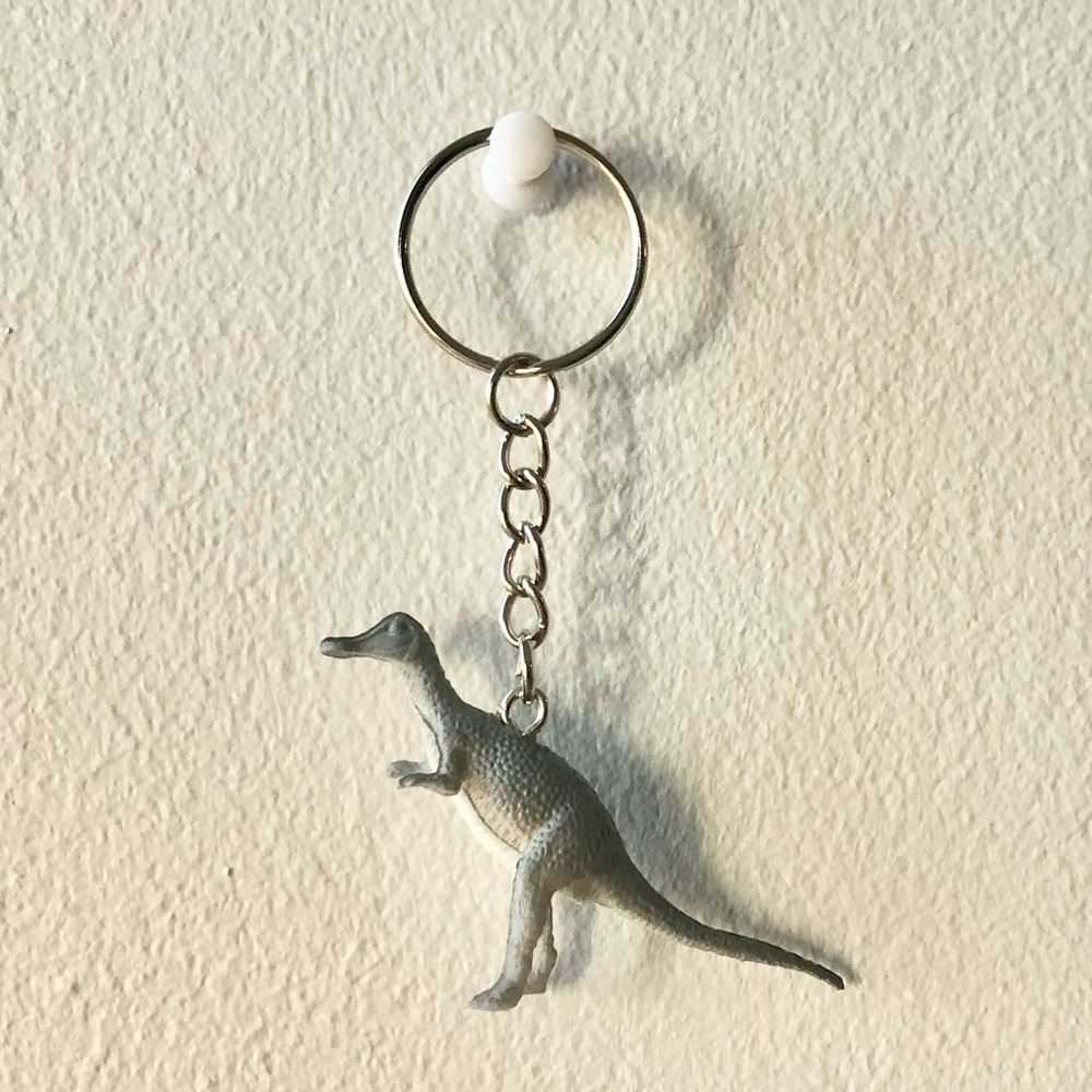 ❤️ Grey Dinosaur Keychain - Picture 2 of 4